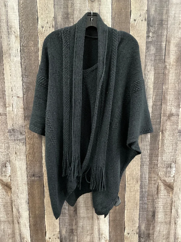 Poncho By Cmf In Black, Size: Osfm